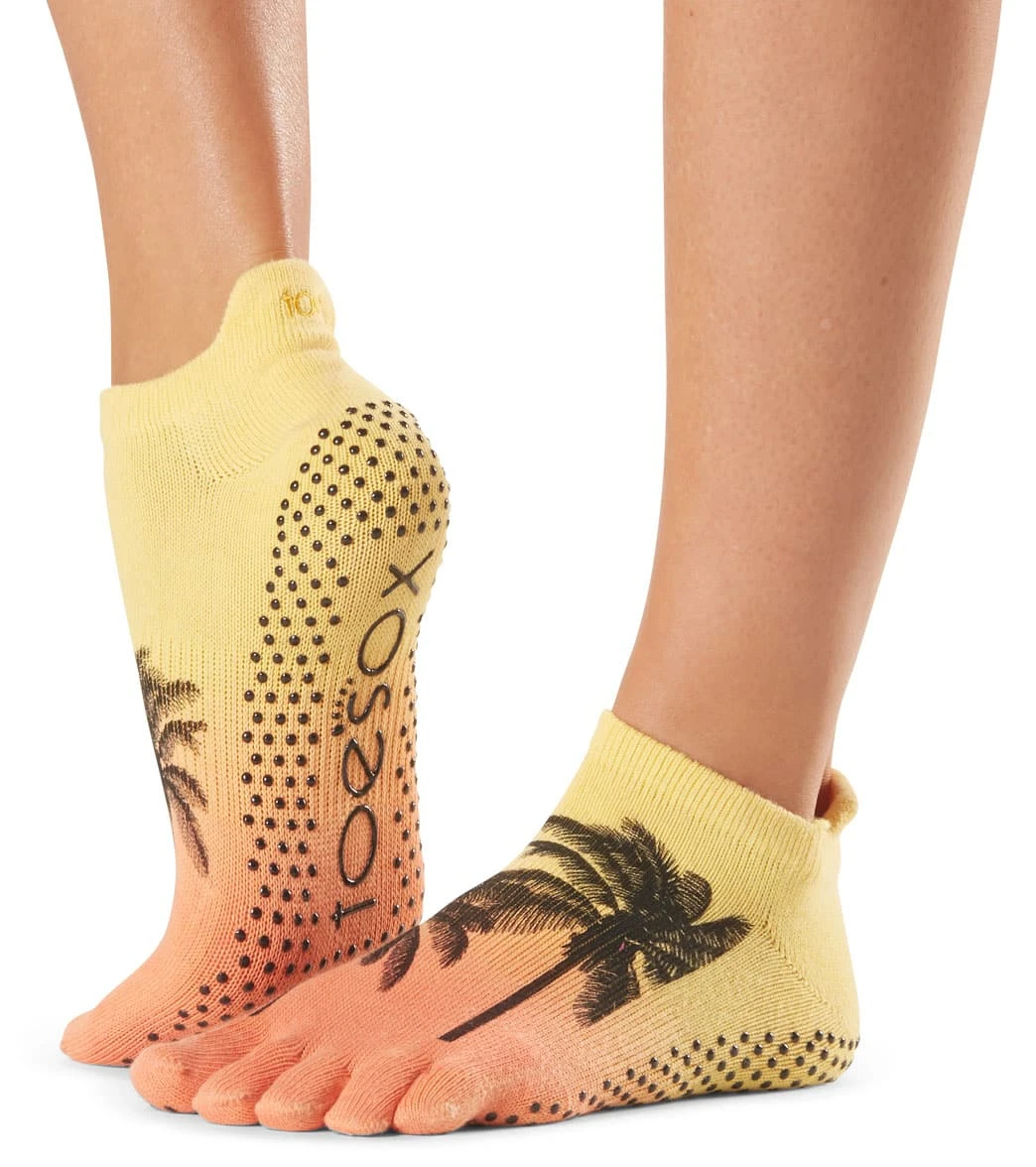 Toesox Low Rise Full-Toe Yoga Grip Socks Escape 2 Toesox Low Rise Full-Toe Yoga Grip Socks Escape - Image 2