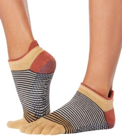 Toesox Low Rise Full-Toe Yoga Grip Socks Composition