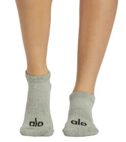 Alo Yoga Everyday Sock -Hot Sale Everyday Yoga Store 6765707427883 athleticheathergreyblack 2a