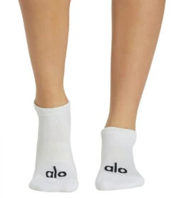 Alo Yoga Everyday Sock -Hot Sale Everyday Yoga Store 6765707493419 whiteblack 2a