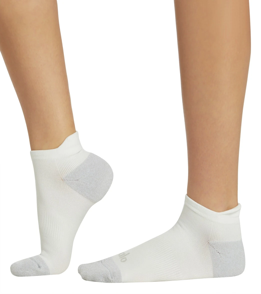 Alo Yoga Performance Tab Sock White/Dove Grey 2 Alo Yoga Performance Tab Sock White/Dove Grey - Image 2
