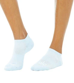 Alo Yoga Everyday Sock -Hot Sale Everyday Yoga Store 7069185277995 powderbluewhite 1a